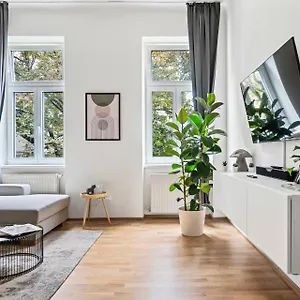 Cozy, Generous - 10 Min To City-centre - Contactless 24h Check-in , Vienna Austria